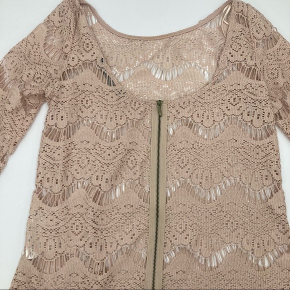 3/4 lace top with back zip - Picture 5 of 7